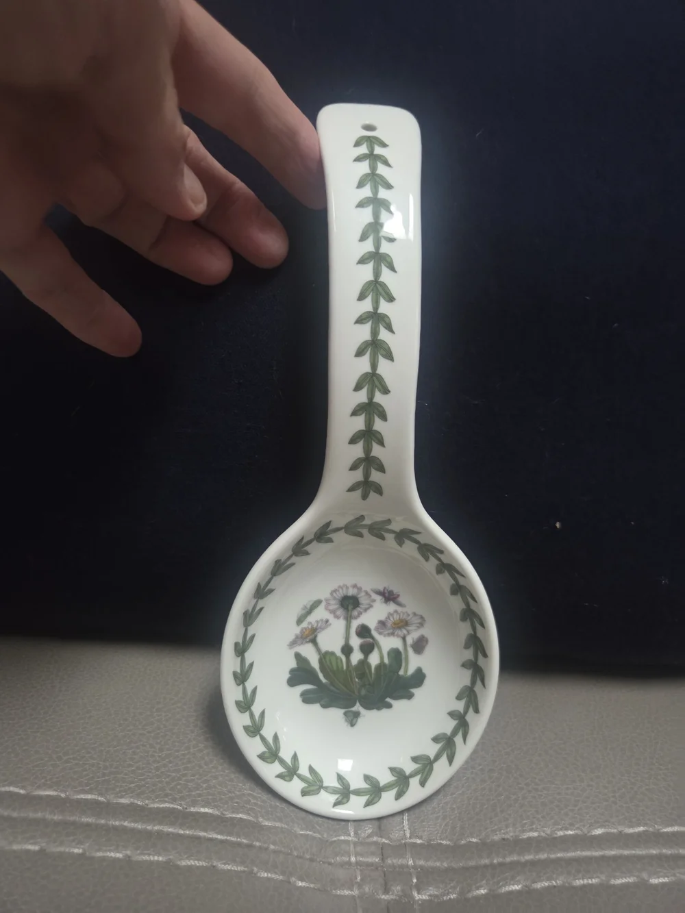 Portmeirion White Ceramic Spoon Rest with Green Leaf and Floral Motif Bin R
